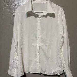 NWOT Classic lightweight White Button-Up Women’s Shirt Size L